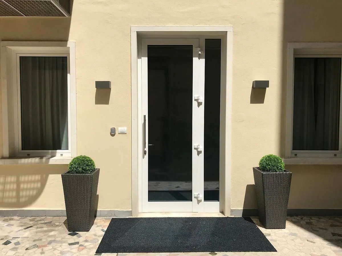 Italianflat - Design Rooms Verona 2*,